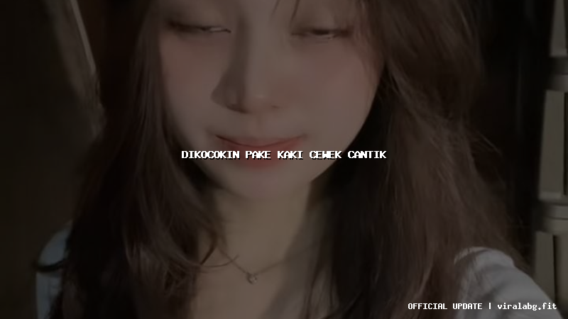 dikocokin pake kaki cewek cantik